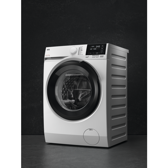 AEG - 8 kg washing machine - LFR61M844BE