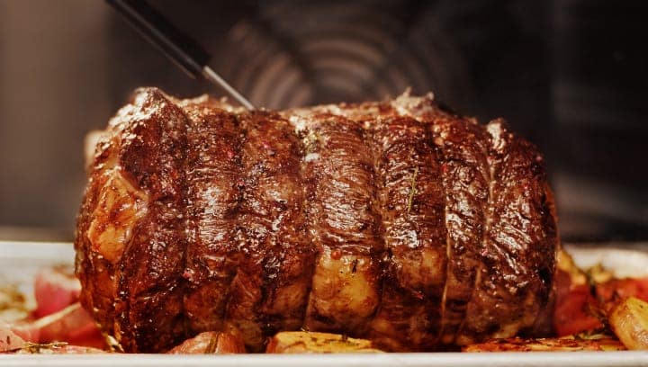 Стек със зеленчуци, приготвен във фурна.