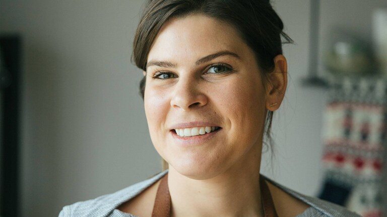 Jacques la Merde се усмихва на камерата